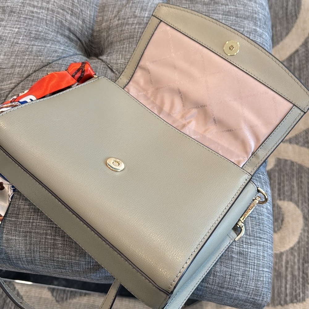 Michael Kors Bag Military Green Flap Crossbody with Gold Hardware - Picture 10 of 17